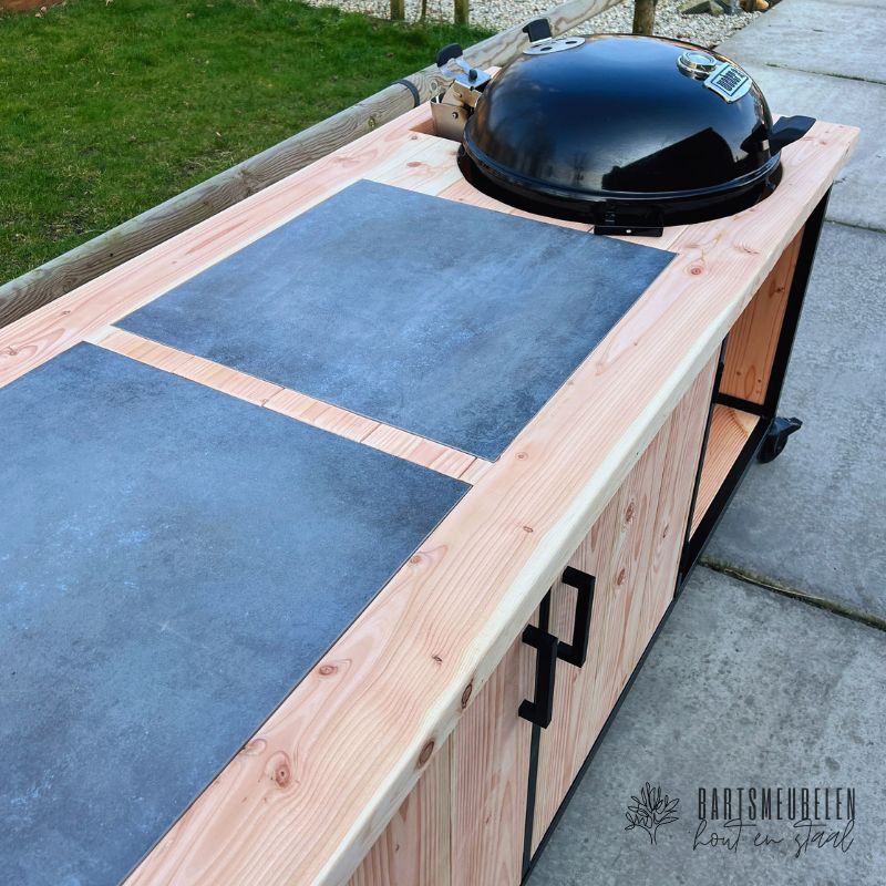 maatwerk buitenkeuken douglas voor de weber barbecue