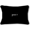 Zwart buitenkussen met tekst ‘Geniet’ – 60x40 cm zoedt