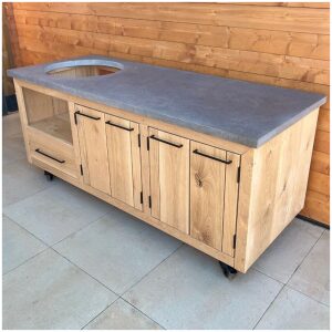 luxe buitenkeuken van eikenhout met keramisch blad