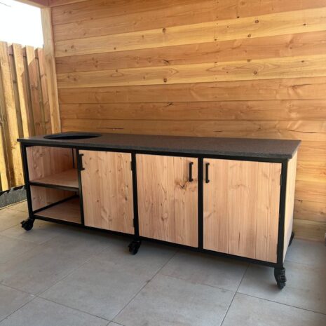 luxe buitenkeuken Impala graniet Douglas en staal