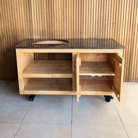 kastruimte Douglas Buitenkeuken met natuursteen granieten blad impala