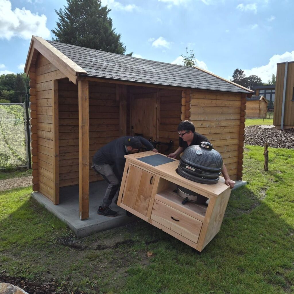 plaatsing buitenkeuken Douglas hout resort