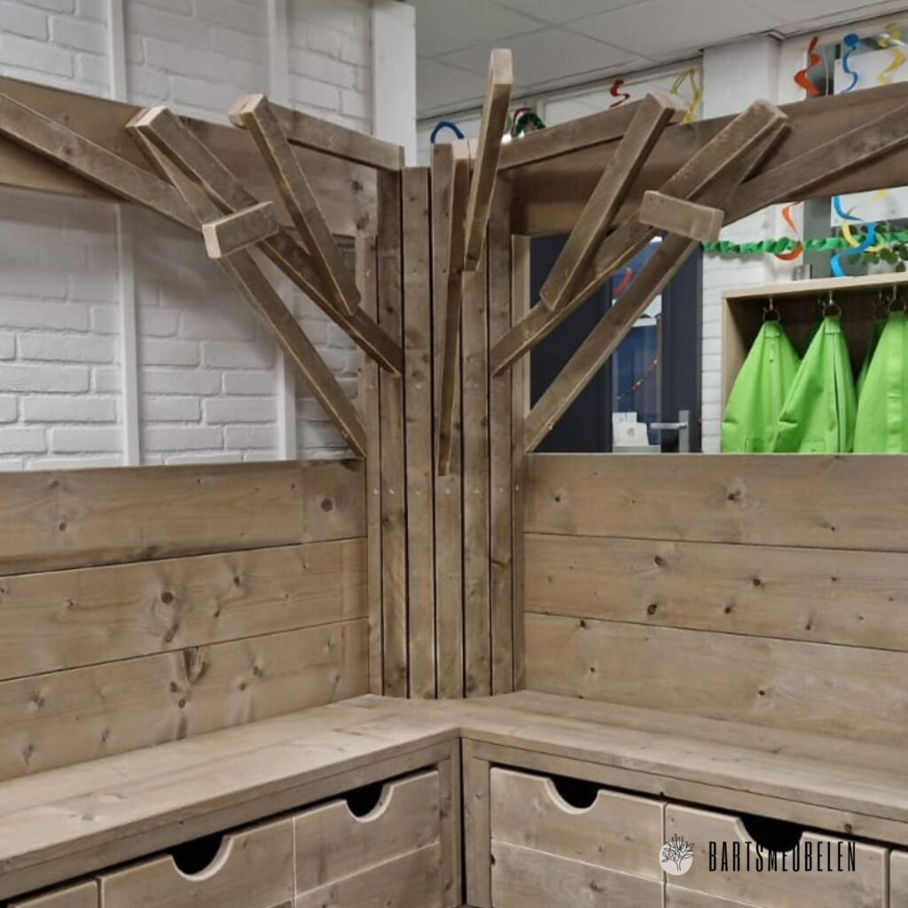 Bank boomhut steigerhout kinderdagverblijf