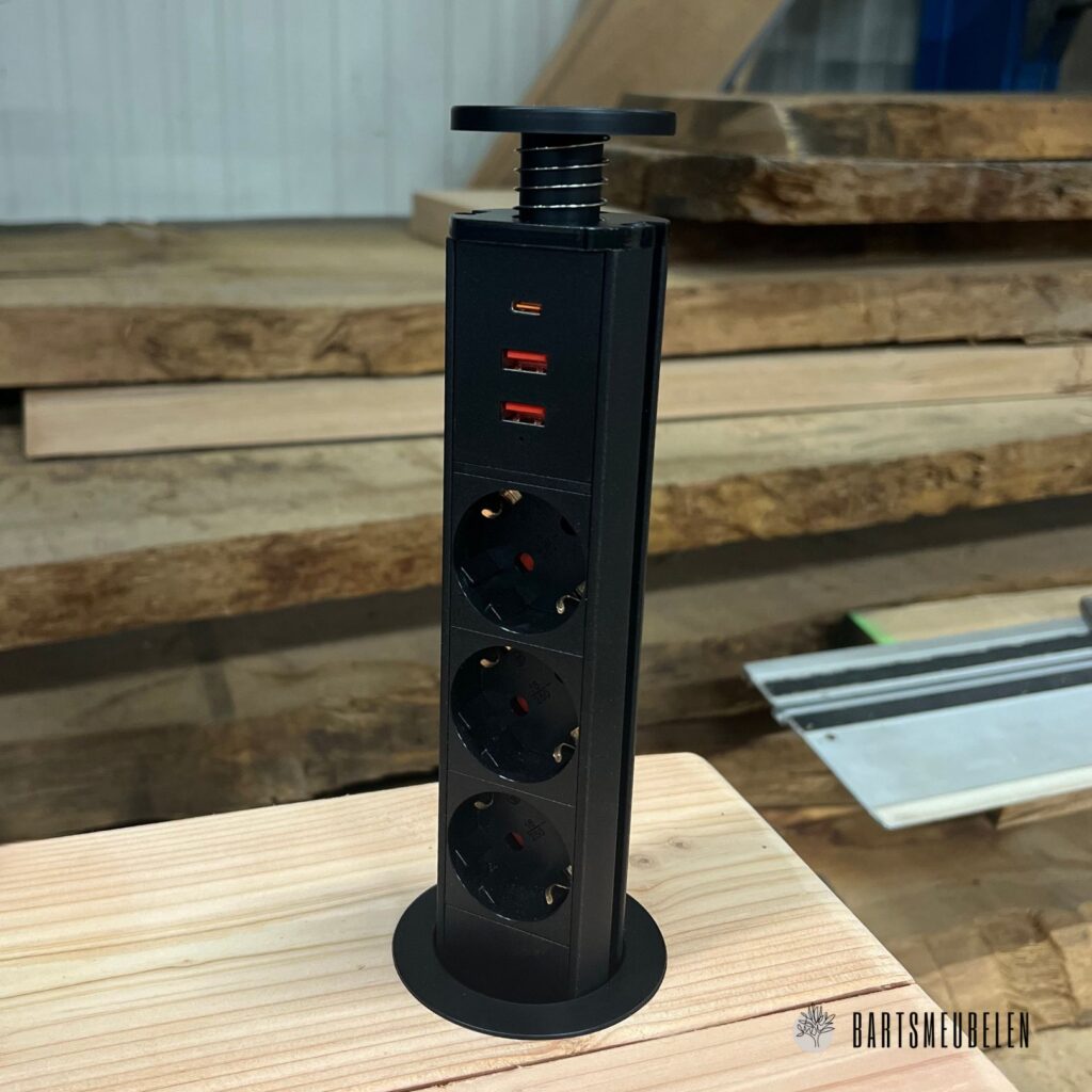 buitenkeuken op maat van 350 cm popup stopkontact