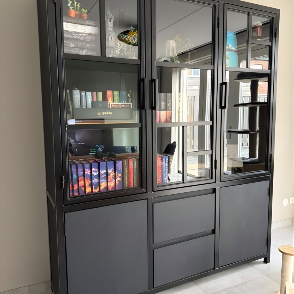 Maatwerk kast van zwart eiken en staal klantfoto