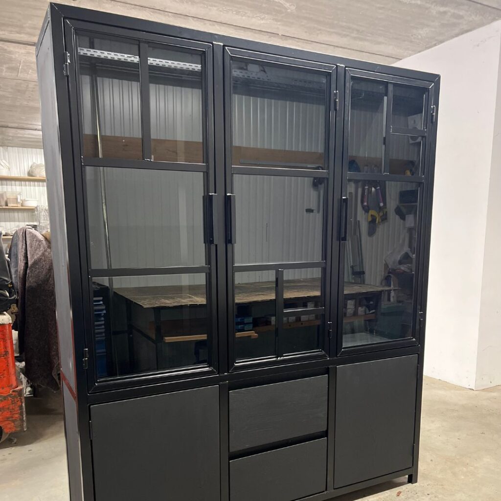 eiken wandkast zwart maatwerk bartsmuebelen