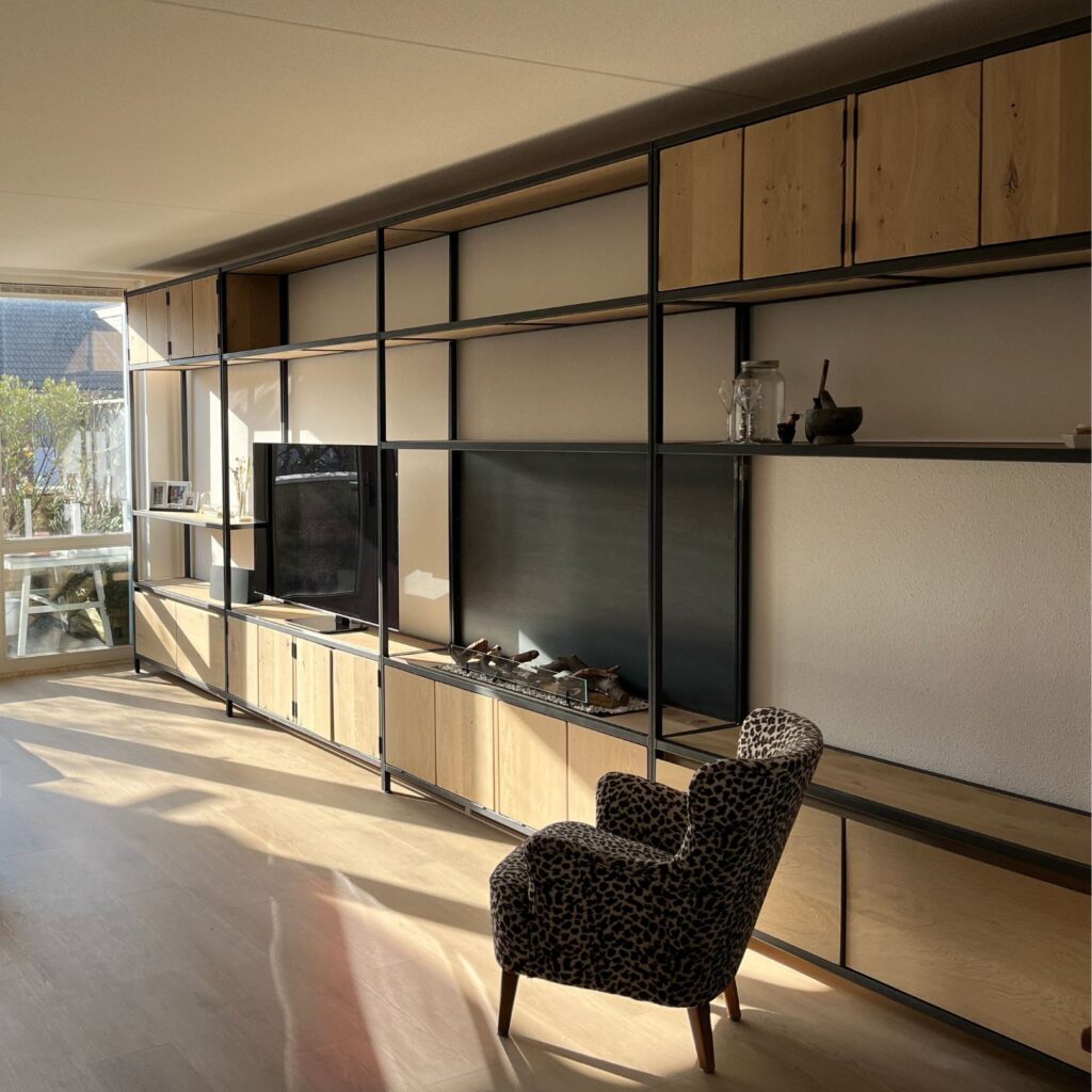 eikenhouten wandkast met staan bio haard