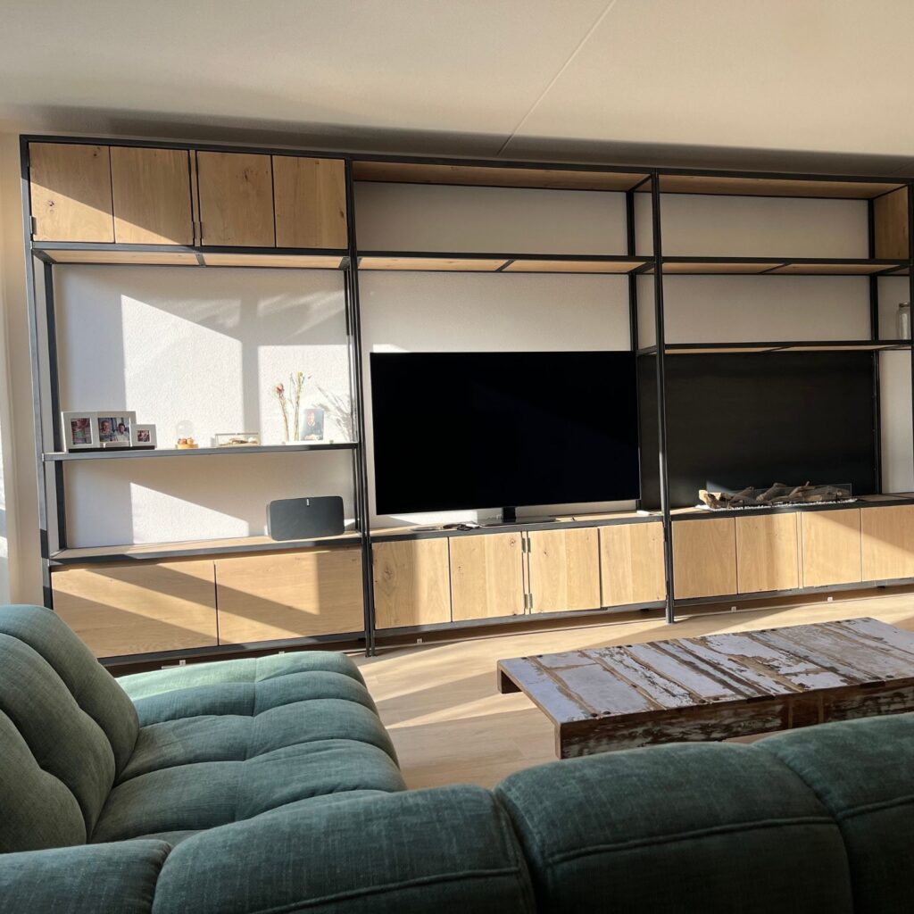 klantfoto wandkast eiken en staal met biohaard