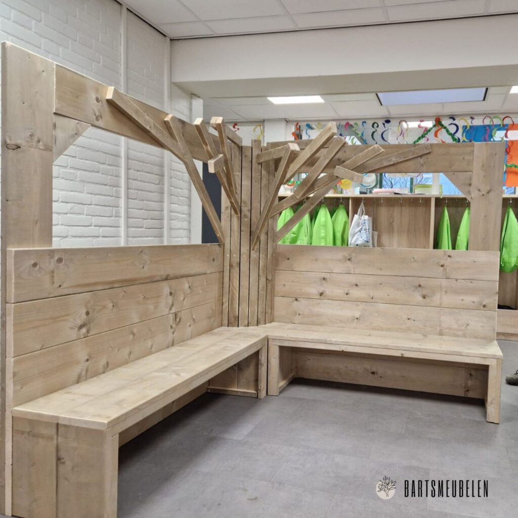 maatwerk boomhut steigerhout voor kinderdagverblijf